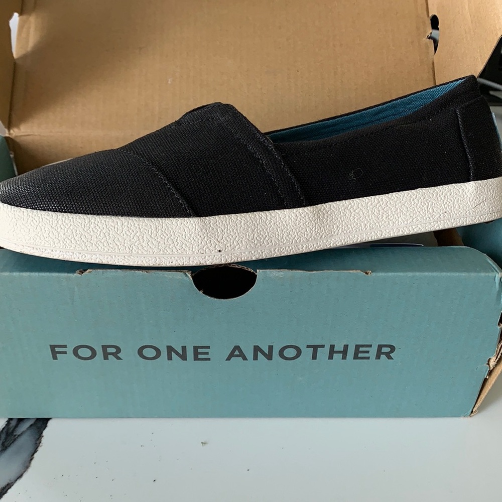 Black Toms Avalon Size 6 - brand new!